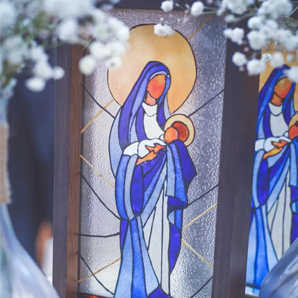 Virgin Mary Vitrail