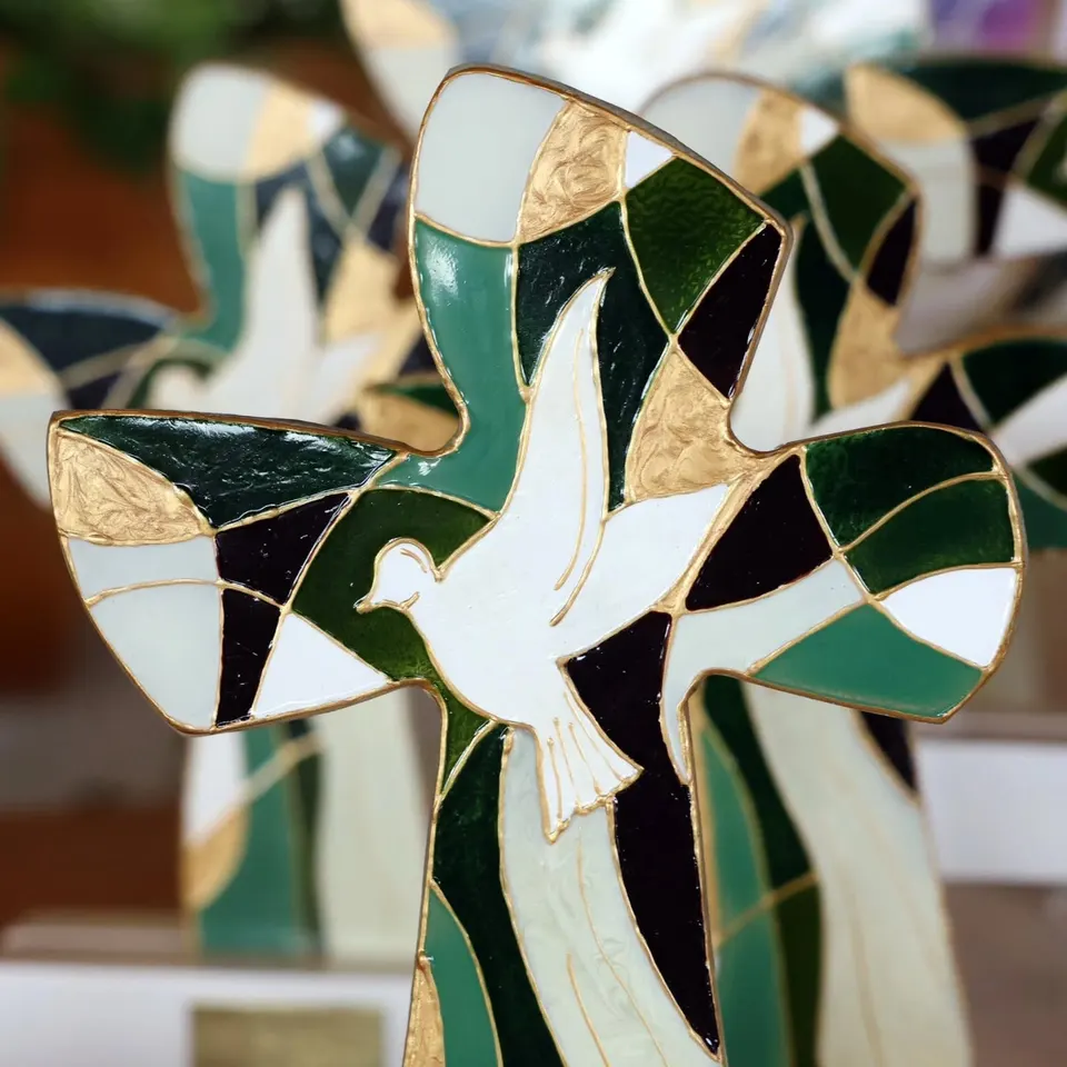 Dove Cross Vitrail Souvenirs